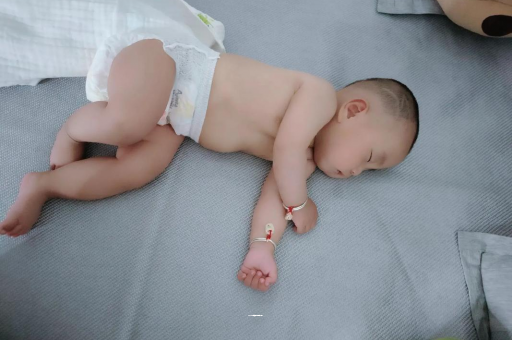 温岭几个月宝宝会抬头